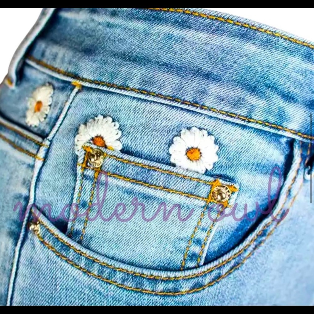 New! Restock Daisy Embroidered Designer Stretchy Bell Bottom Denim Jeans Hippie - Picture 7 of 11
